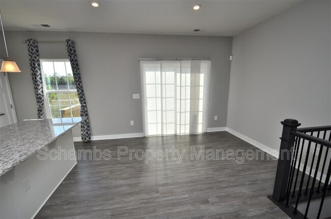 Building Photo - 200 Misty Pike Dr