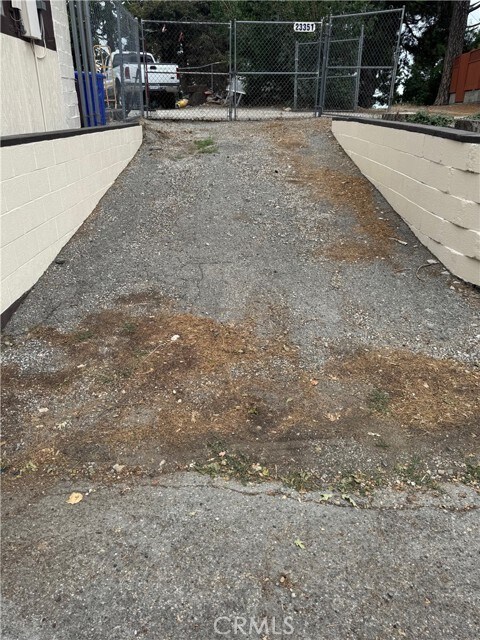 Building Photo - 23335 Crestline Rd