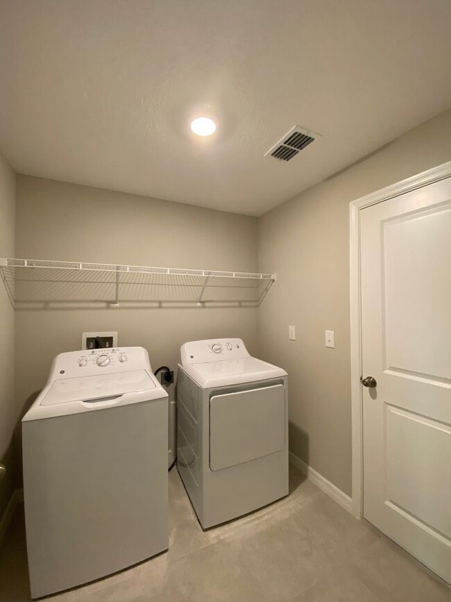 Building Photo - NOT AVAILABLE FOR SHOW OR MOVE IN UNTIL 07/20/26 !!! SW location 4/2/2 **WON'T LAST**