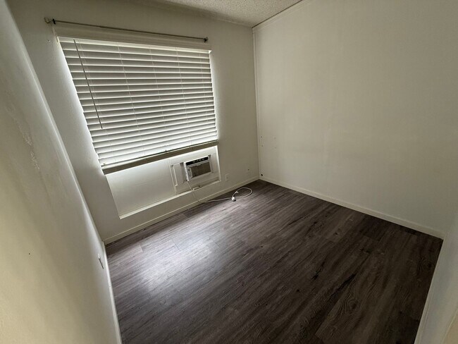 Building Photo - 91-214-214 Hanapouli Cir