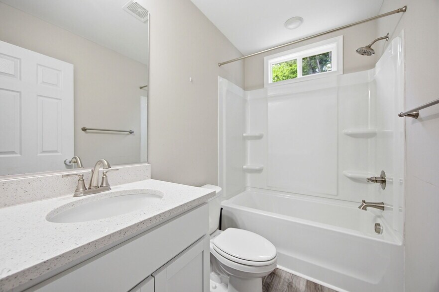 Building Photo - 2948 Lashmit Dr