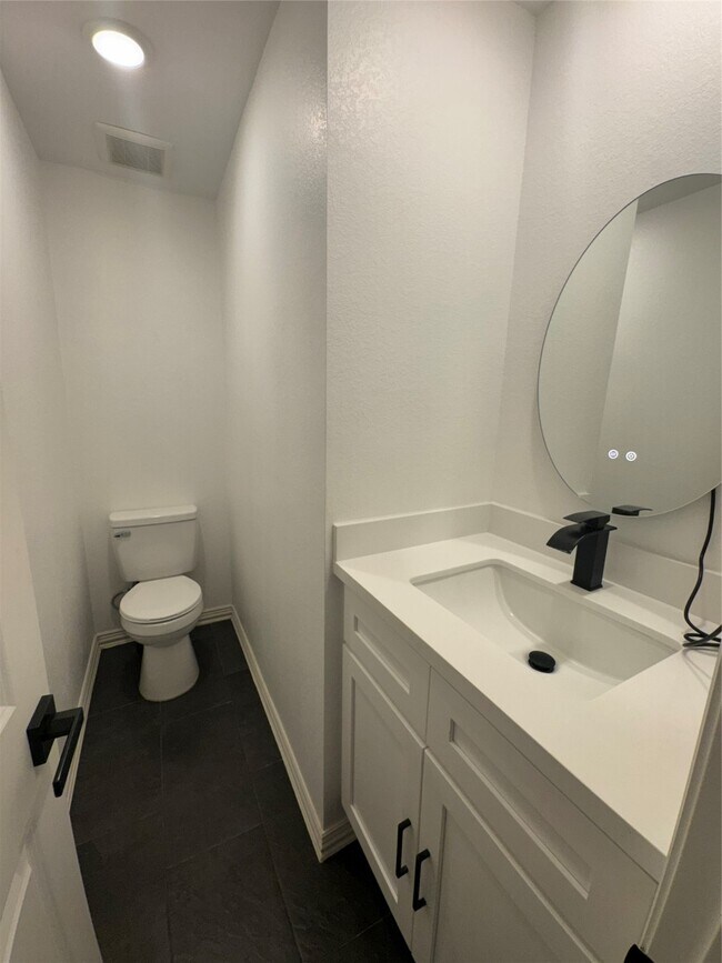 Building Photo - 8125 Sunnyhill St