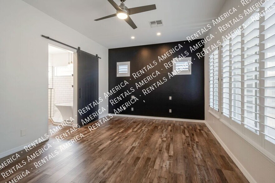 Building Photo - 374 W Azalea Dr