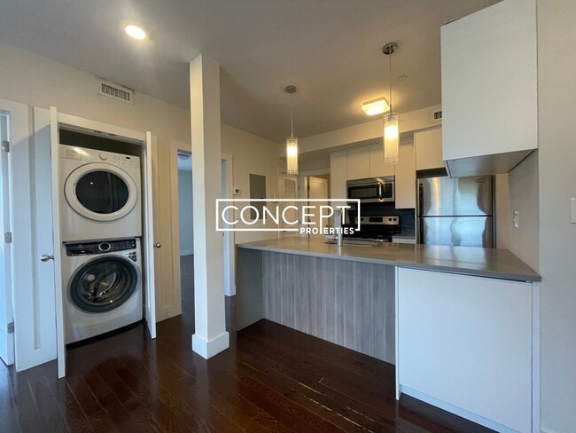 Building Photo - 659 Massachusetts Ave