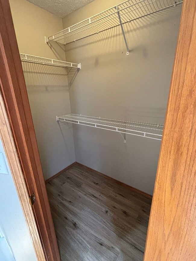 Building Photo - 2 Bed 2 Bath 2 Car Garage Duplex