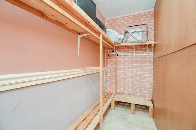 Building Photo - 13102 Richmond Ave.