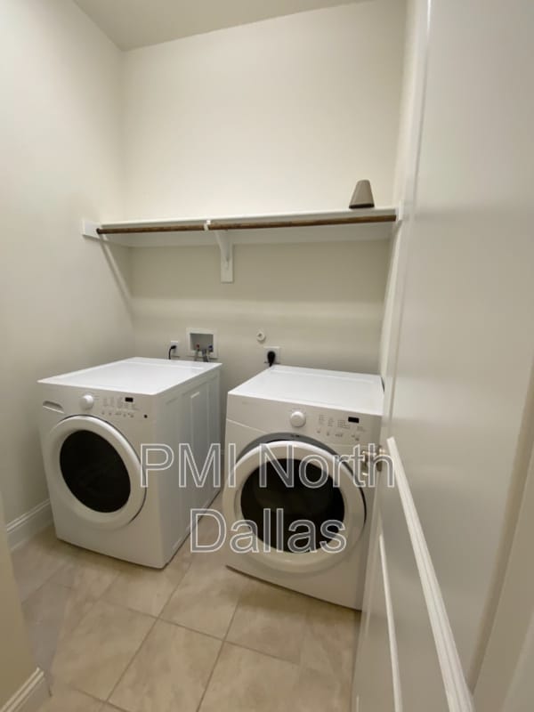 Building Photo - 6909 Royal View Dr