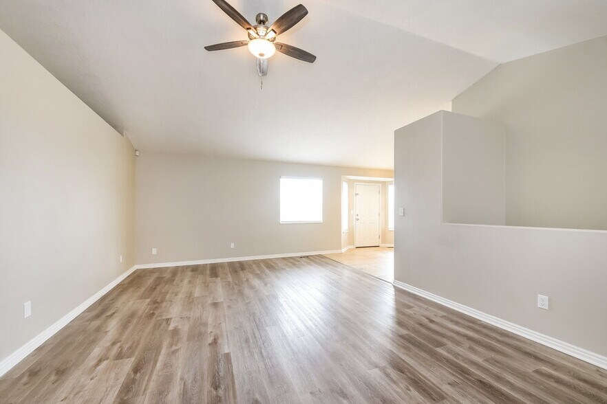 Building Photo - 1116 Mustang Ln