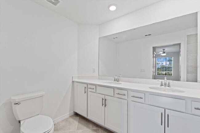 Building Photo - 12440 Wellen Golf St