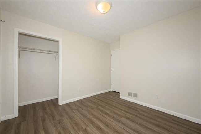 Building Photo - 2100 Whitebluff Way