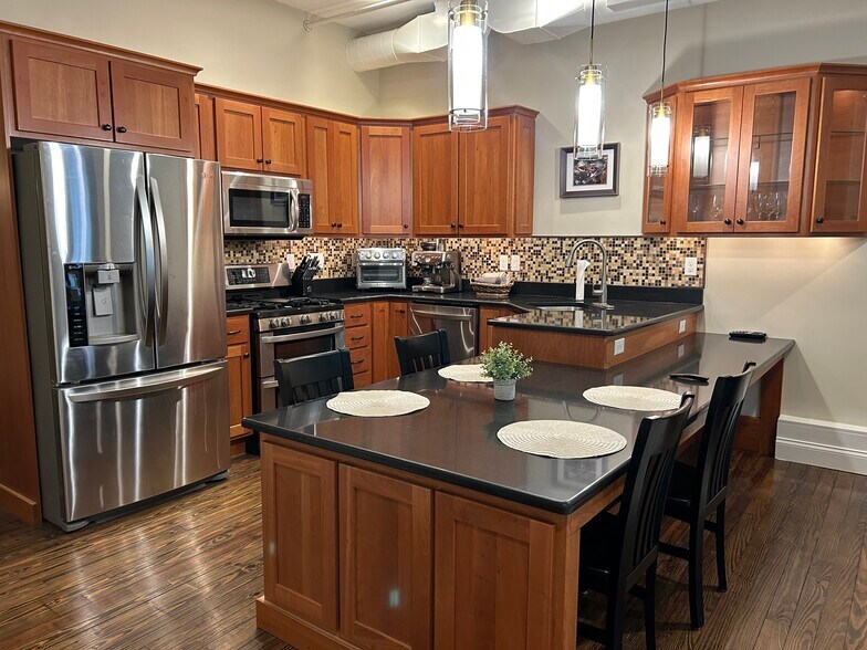 Building Photo - 22 E Market St