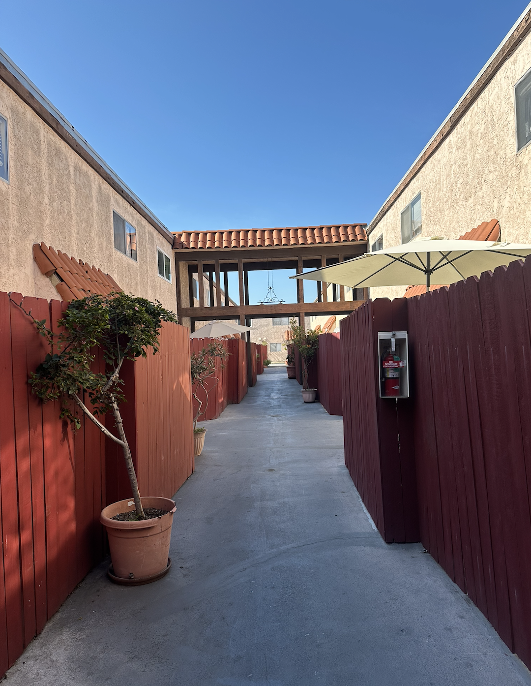 Building Photo - 719 N Eucalyptus Ave