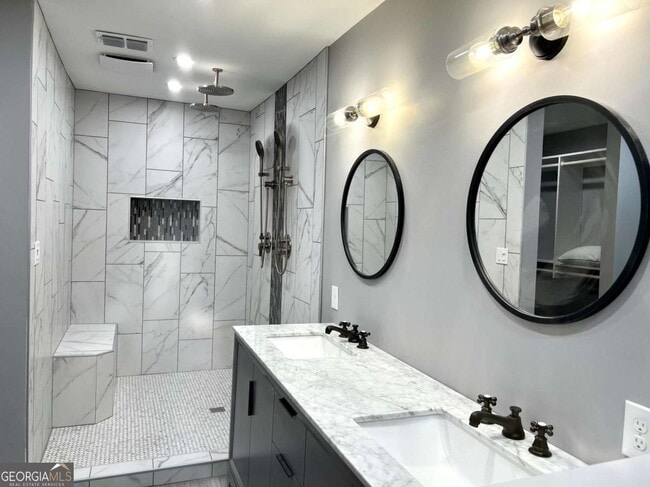 Building Photo - 37 Willow Glen NE