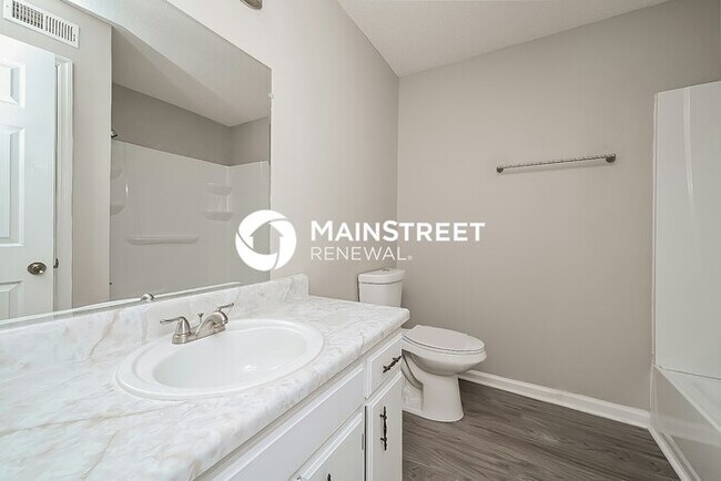 Building Photo - 3 Bedroom Pet-Friendly Home in Nashville, TN with Main Street Renewal