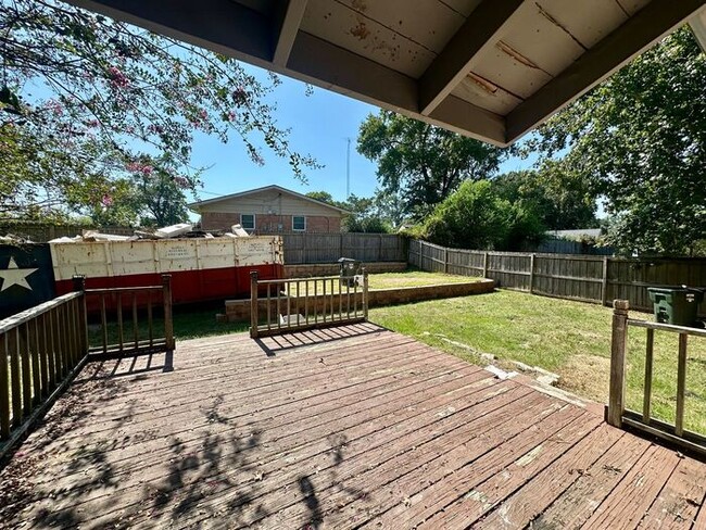 Building Photo - Newly Remodeled 4 Bedroom 2 Bath in Tyler!