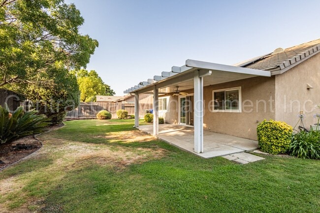 Building Photo - 3 Bedroom/2 Bath Home with Solar in the Desired Southwest - $2450 per Month!