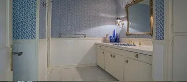 Building Photo - 401 James St