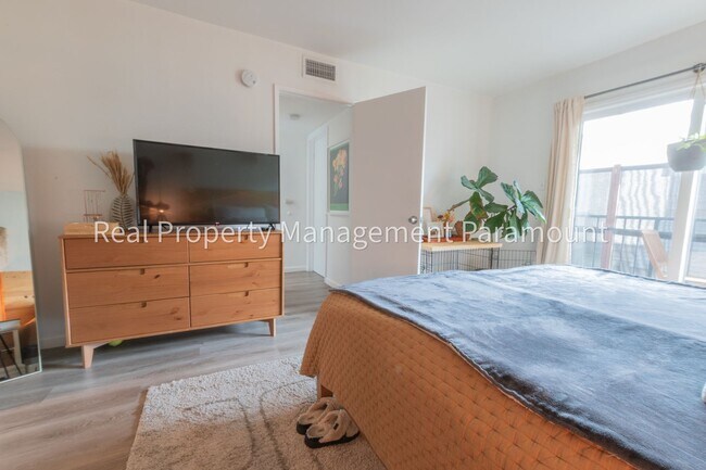 Building Photo - For Rent: Modern 2-Bedroom, 2-Bath Townhou...