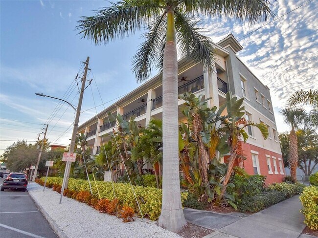 Building Photo - 201 6th St S