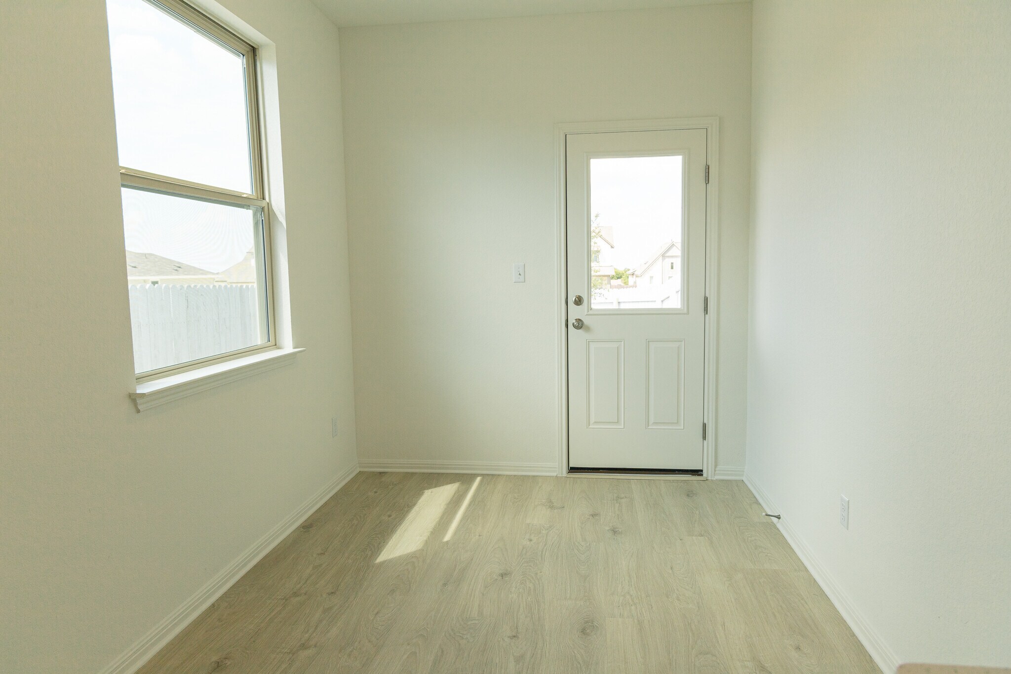 Building Photo - 388 Glocken Ln