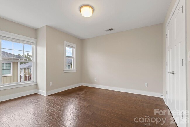 Building Photo - 129 Grandin Rd