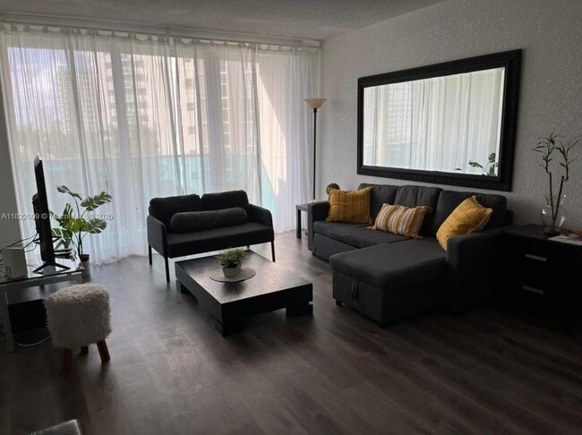 Building Photo - 4001 S Ocean Dr