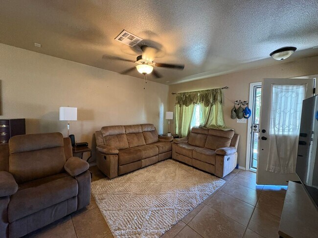 Building Photo - HOME FOR RENT IN ANTHONY TEXAS
