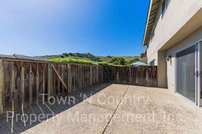 Building Photo - 3 Bedroom, 2 Bath Creekside Condo Available Now!