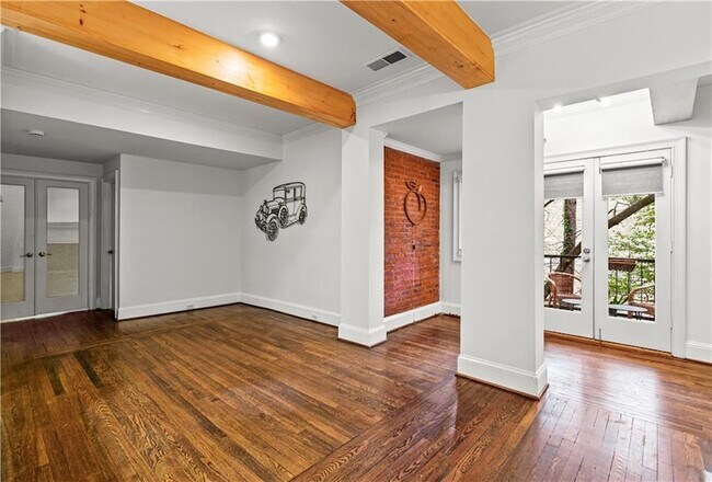 Building Photo - 2840 Peachtree Rd NW