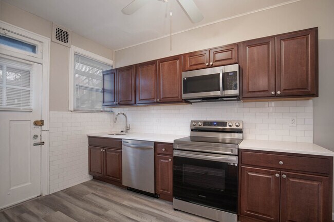 Building Photo - 7234 Amherst Ave