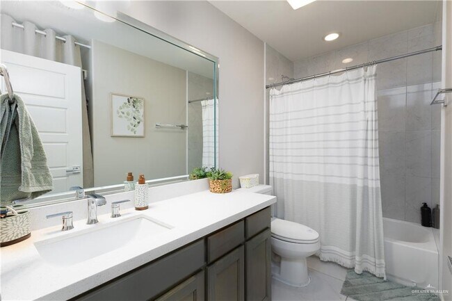 Building Photo - 12 N 26th Dr