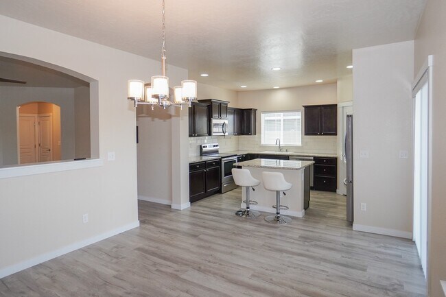 Building Photo - 4272 W Peak Cloud Dr