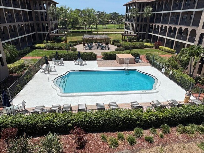 Building Photo - 6100 Gulfport Blvd S
