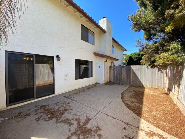 Building Photo - Large Centrally Located Two Story Condo wi...