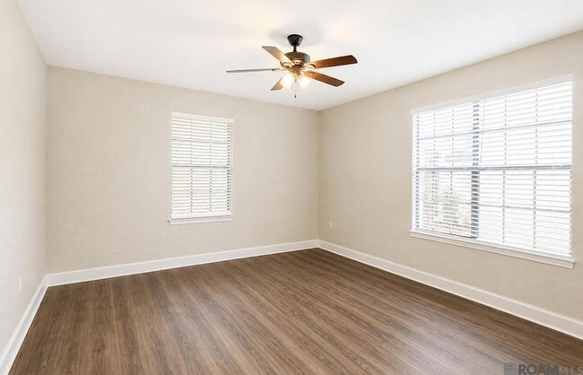 Building Photo - 2961 Greenwood Dr