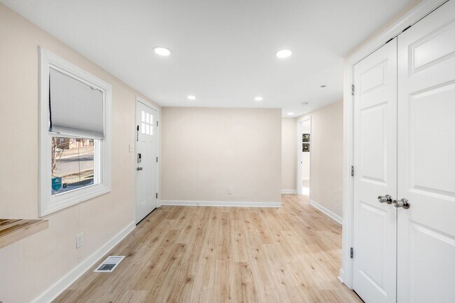 Building Photo - 2625 Booker Ave