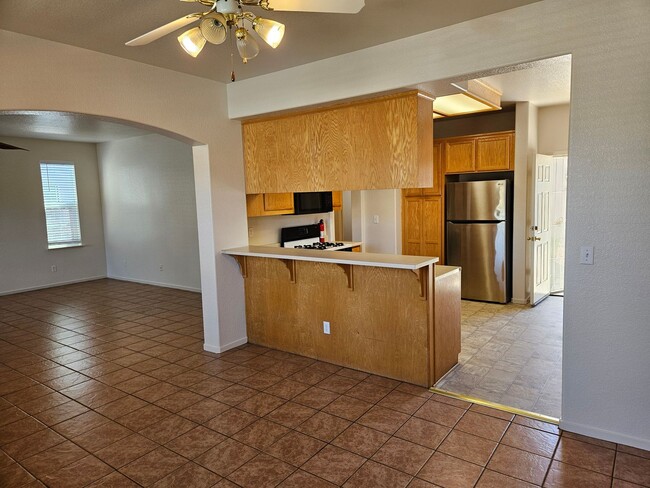 Building Photo - 3 bedroom single story in Manteca!