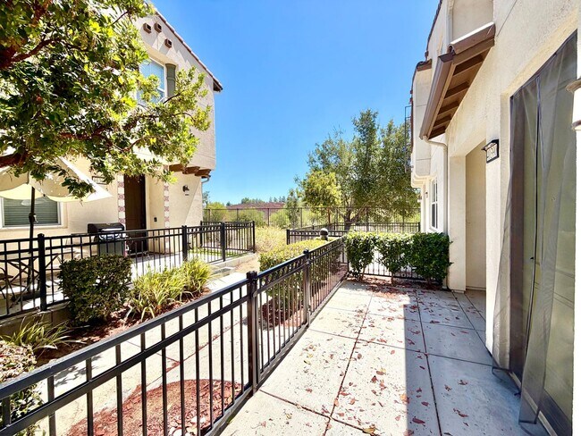 Building Photo - Move-In Ready 2 Bedroom 2.5 Bathroom Condo with LOFT & 2 Car Garage