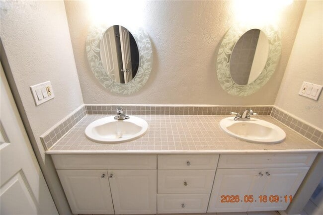 Building Photo - 625 Fairwood Forest Dr