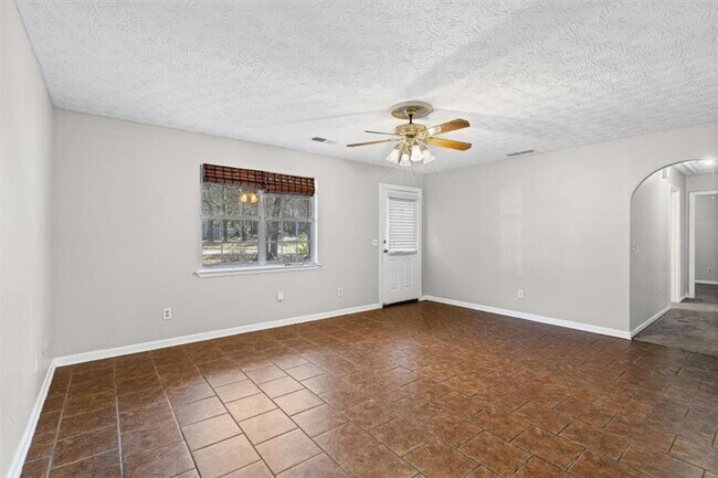 Building Photo - 120 Woodcrest Dr