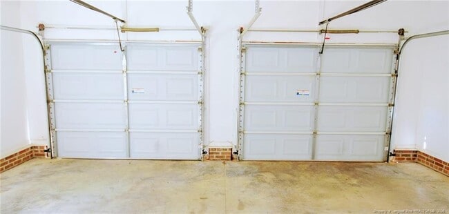 Building Photo - 328 Roundtree Dr