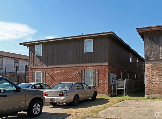Building Photo - 6800-6808 Tara Ln