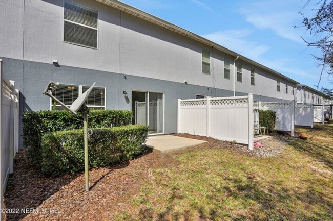 Building Photo - 822 Black Cherry Dr S