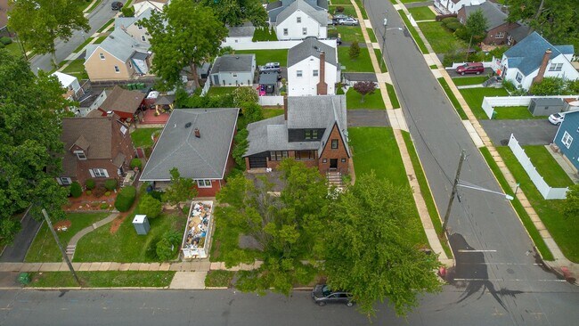 Building Photo - 2215 N Wood Ave
