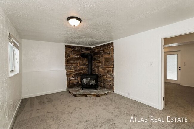 Building Photo - 785 E 650 S