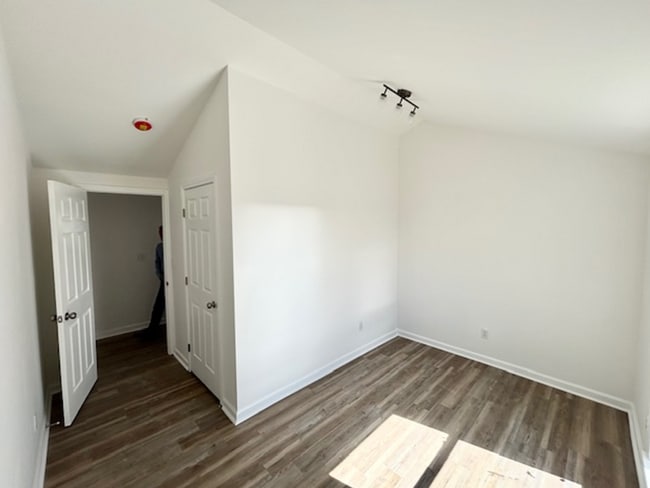 Building Photo - Gorgeous Remodel in Guntersville!