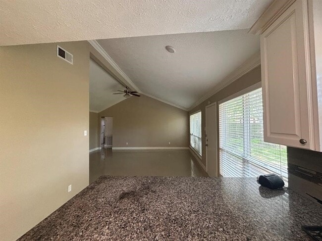 Building Photo - 227 Shiloh Dr