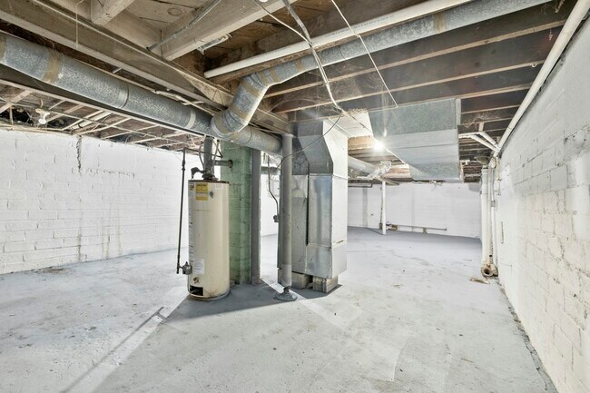 Building Photo - 3701 Leybourn Ave