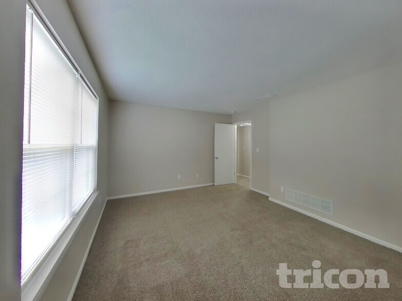 Building Photo - 484 Brookstone Dr