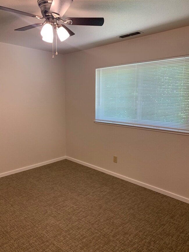 Building Photo - 663 Whiting St